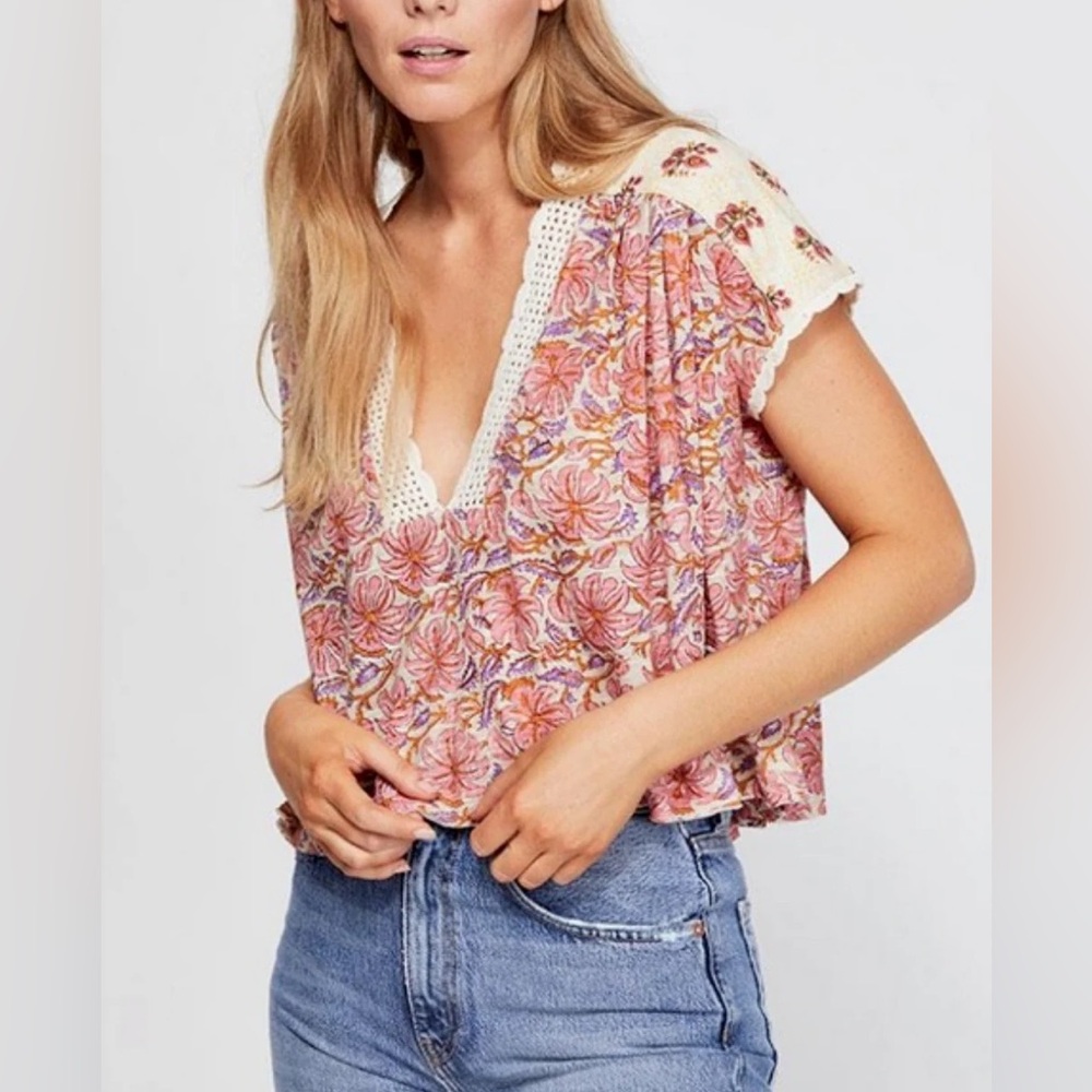 Free People Leilani Cropped Floral Top | Crochet Trim V-Neck | L